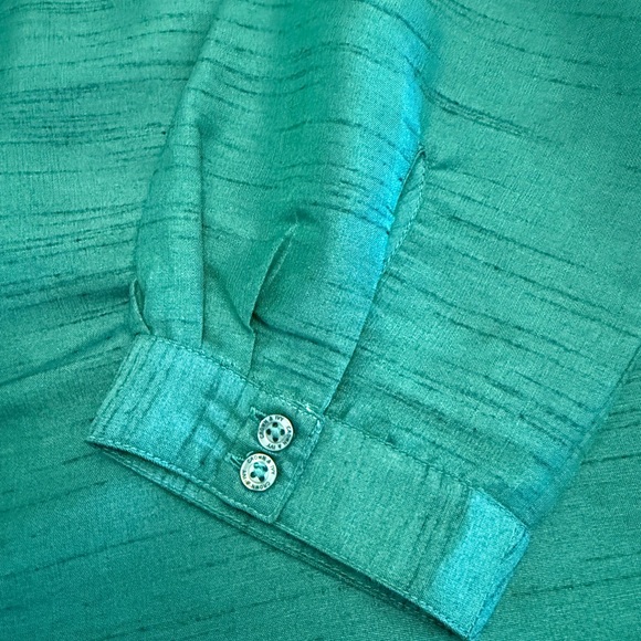 Crown & Ivy Hunter Green Top, Size Small
CHIC HOLIDAY ATTIRE!!! - Picture 9 of 12